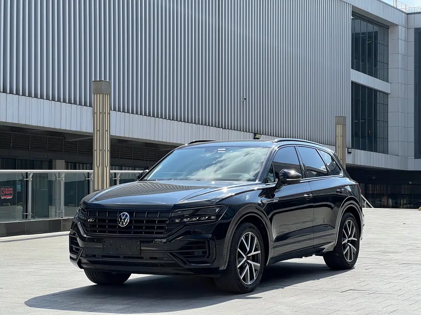 Volkswagen Touareg 2021 3.0TSI R-Line Classic Sport Package