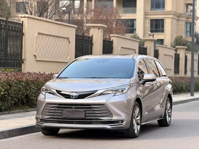 Toyota Sienna 2023 2.5L Hybrid Premium Edition