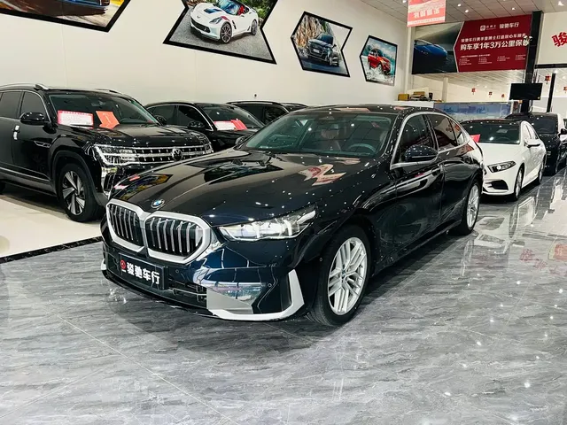 BMW 5 Series 2024 525Li Luxury Package