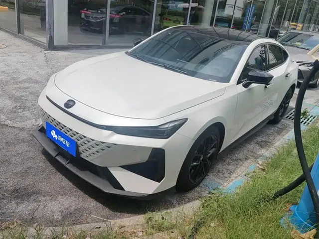 Changan UNI-V 2024 1.5T Deluxe
