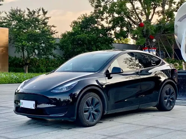 Tesla Model Y 2024 Rear-Wheel Drive Version