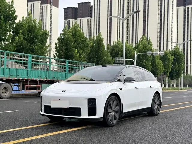 Li Auto i6 2025 4WD Base Model