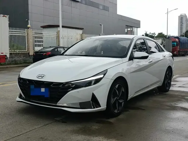 Hyundai Elantra 2022 1.5L CVT LUX Premium Edition