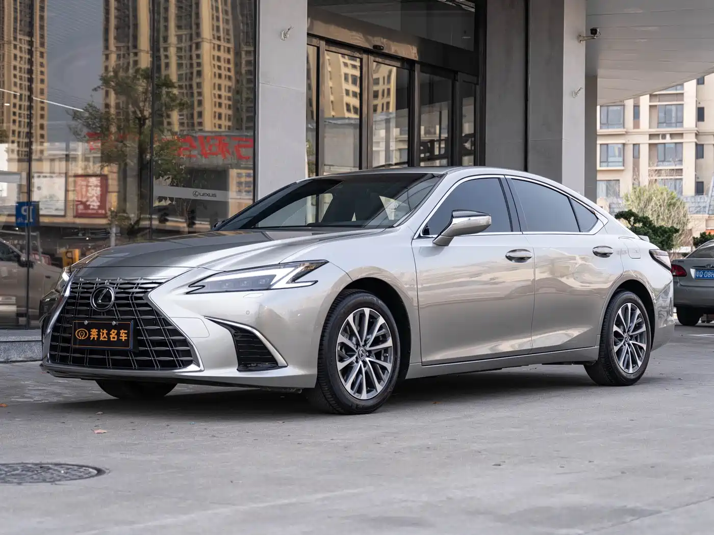 Lexus ES 2025 300h Ultimate Edition