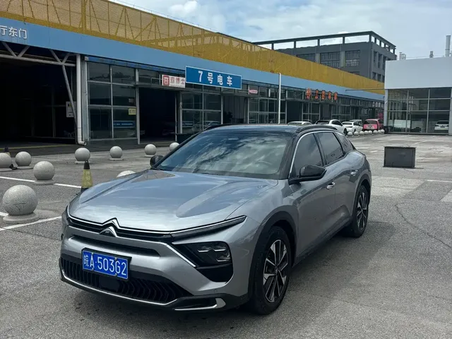 Citroën Versailles C5 X 2024 1.6T Momentum Extraordinary