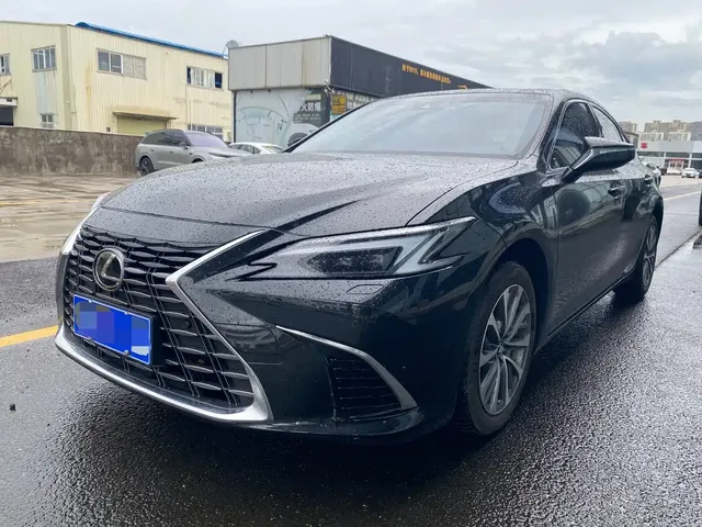 Lexus ES 2025 200 Ultimate Edition
