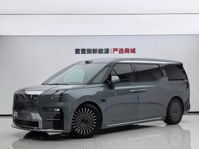ZEEKR 009 2024 6-seat Executive AWD 108kWh