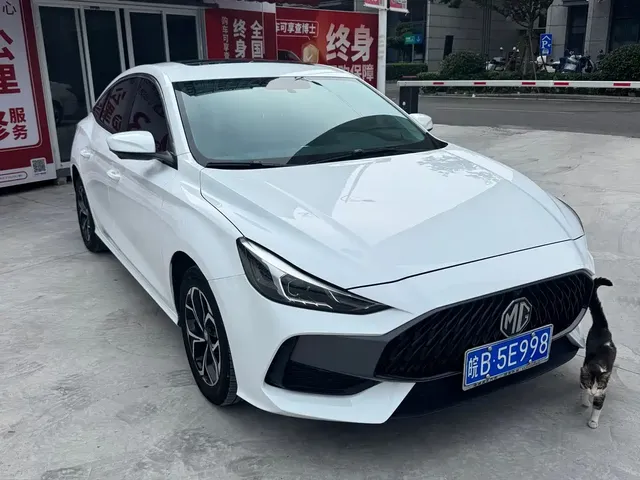 MG 5 2023 180DVVT CVT Luxury Edition