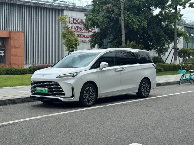 Buick GL8 New Energy 2025 Land Honor Premium Edition 7-Seater