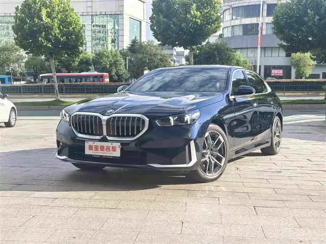 BMW 5 Series 2025 530Li Leading Luxury Package