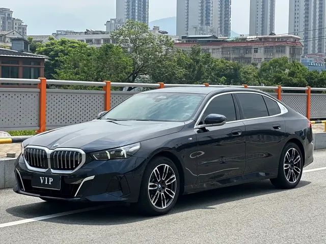 BMW 5 Series 2025 530Li Leading M Sport Package