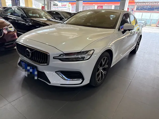 Volvo S60 2023 B4 Smart Comfort Luxury Edition