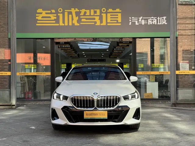 BMW 5 Series 2024 525Li M Sport Package