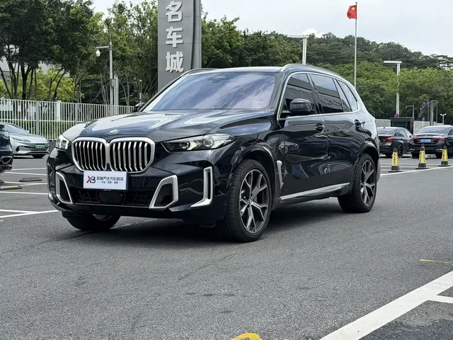 BMW X5 2025 Model xDrive 30Li Exclusive M Sport Blackout Package
