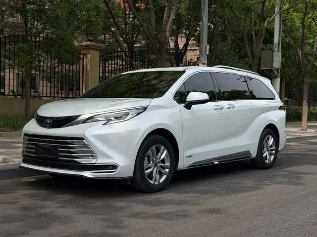 Toyota Sienna 2021 2.5L Hybrid Platinum Edition