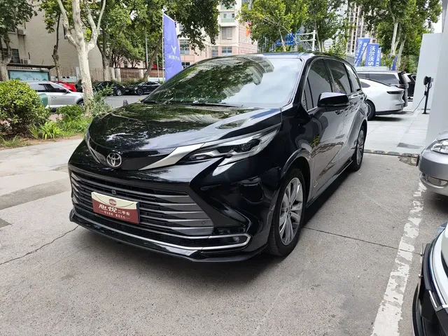 Toyota Sienna 2024 2.5L Hybrid Ultimate Premium Edition