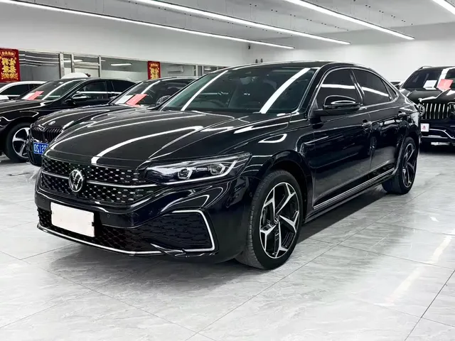 Volkswagen Passat 2023 Facelift 330TSI Starlight Luxury Edition
