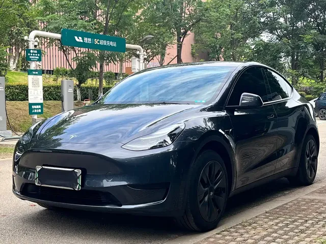 Tesla Model Y 2024 Rear-Wheel Drive Version