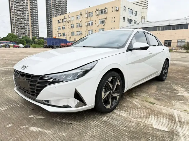 Hyundai Elantra 2022 1.5L CVT LUX Premium Edition