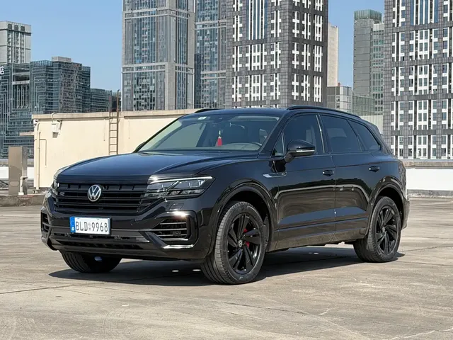 Volkswagen Touareg 2021 3.0TSI Sharp Edition with Gloss Black Sports Package