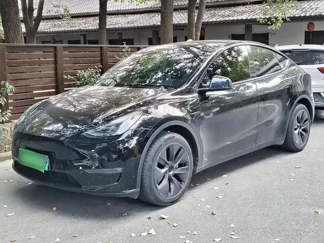 Tesla Model Y 2023 Long Range All-Wheel Drive Edition