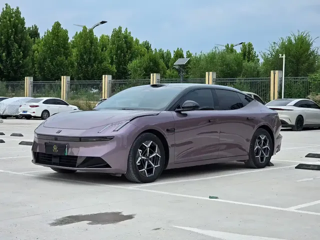 Lynk & Co 10 EM-P 2025 Model 120km Base Version