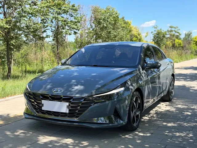 Hyundai Elantra 2022 1.5L CVT LUX Premium Edition