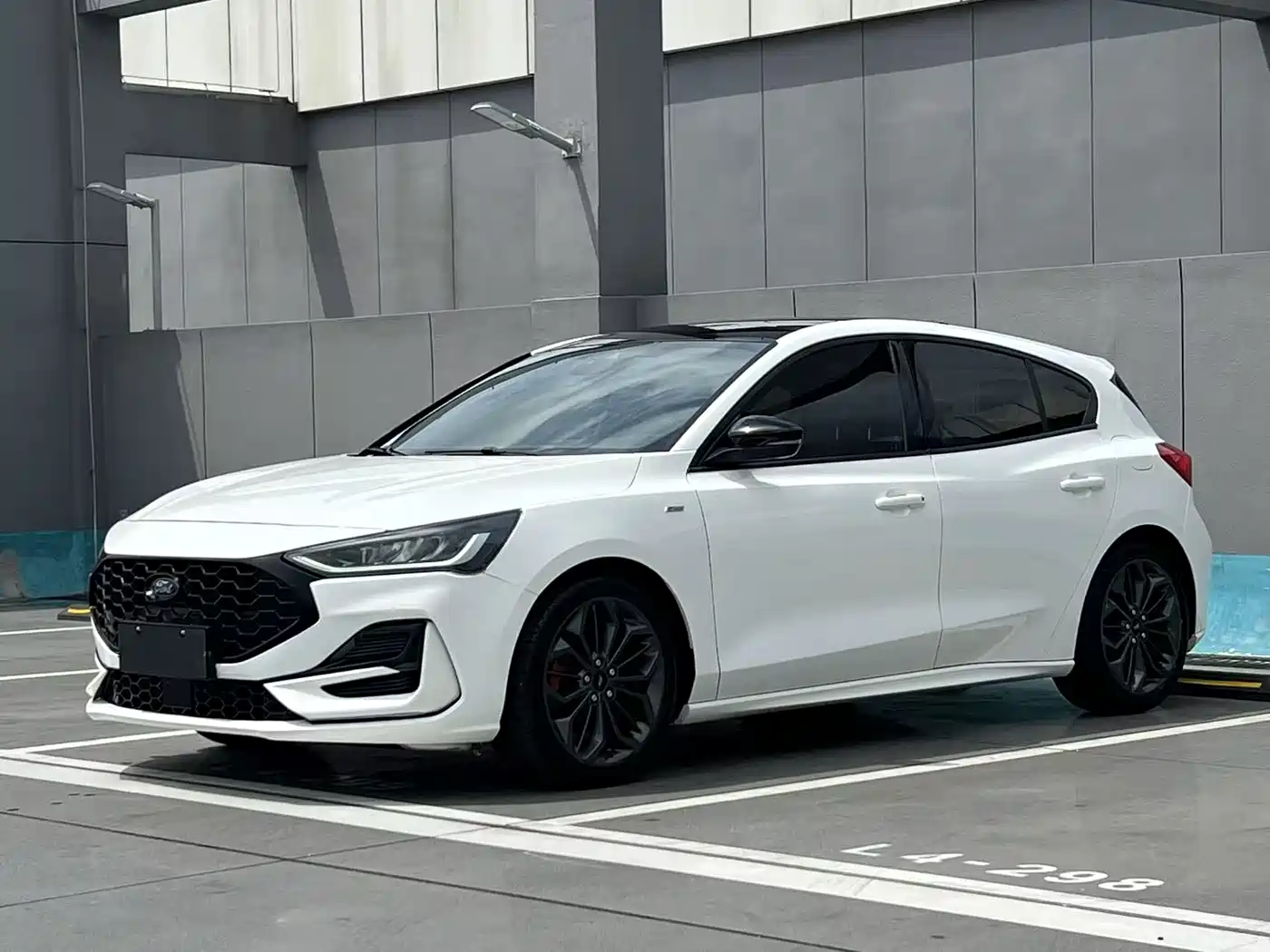 Ford Focus 2022 Hatchback EcoBoost 180 Automatic ST Line