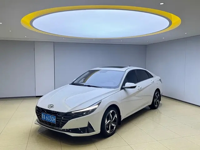Hyundai Elantra 2022 1.5L CVT LUX Premium Edition