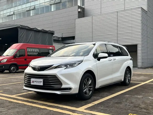 Toyota Sienna 2026 2.5L Hybrid AWD Luxury Edition