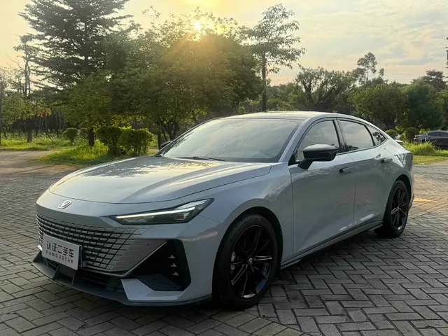 Changan UNI-V 2023 1.5T Luxury Edition