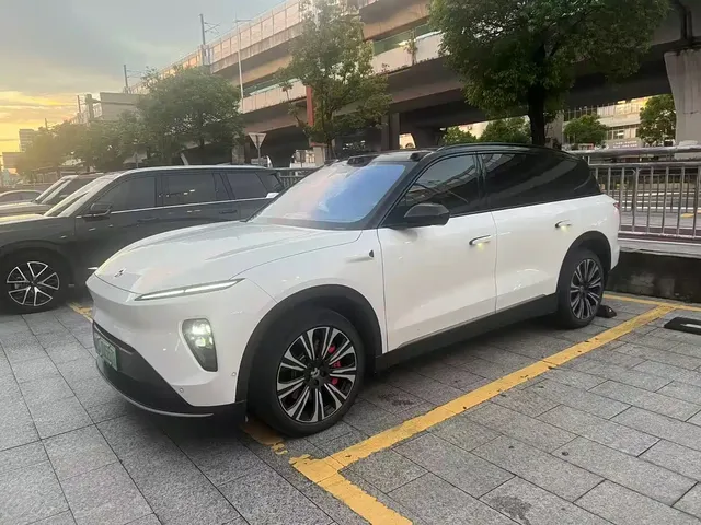 NIO ES8 2023 75kWh Executive Edition