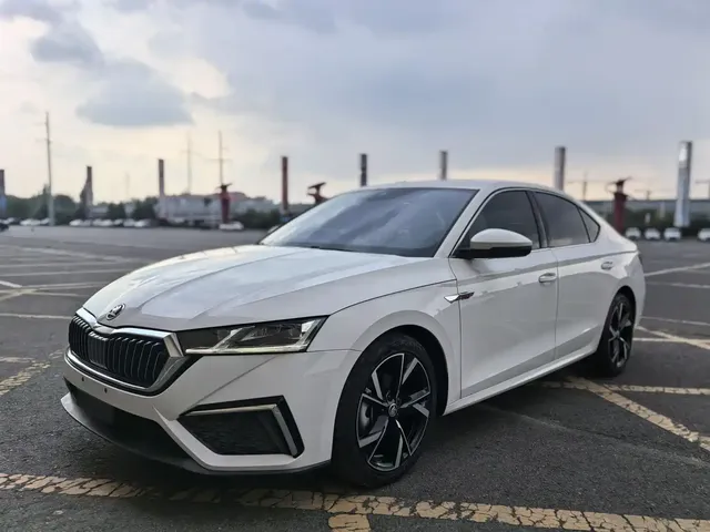 Škoda Octavia 2022 PRO TSI280 Luxury Edition