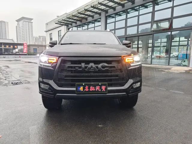 JAC Motors JAC T8 2025 2.0T PRO Manual 4WD Diesel Obsidian Double Cab HFC4DB2-2E1