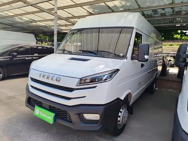 Iveco Daily 2023 2.5T V40 Van Long Wheelbase Medium Roof Dual Tire Manual Door 2-3 Seats
