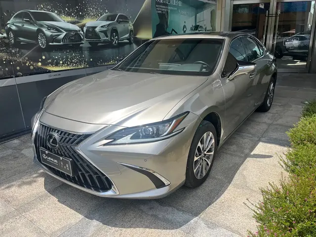 Lexus ES 2022 300h Excellence Edition