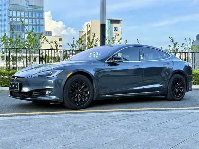 Tesla Model S 2019 Long Range Version