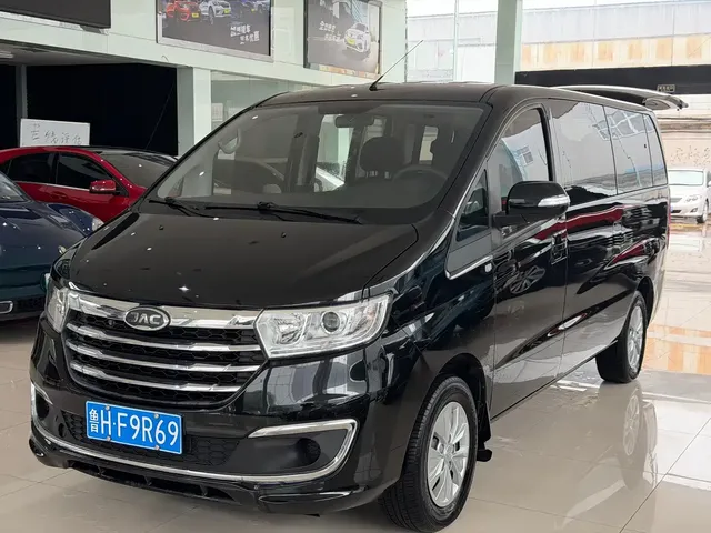 JAC Refine M3 2023 PLUS 1.8L Comfort 9-seater