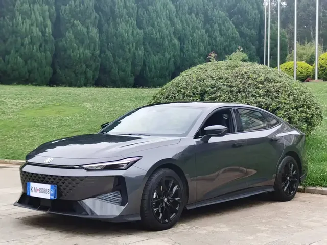 Changan UNI-V 2023 1.5T Luxury Edition
