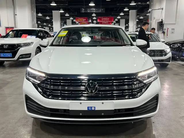 Volkswagen Sagitar 2025 300TSI DSG Flying Leap Edition