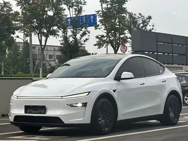 Tesla Model Y 2026 Rear-Wheel Drive