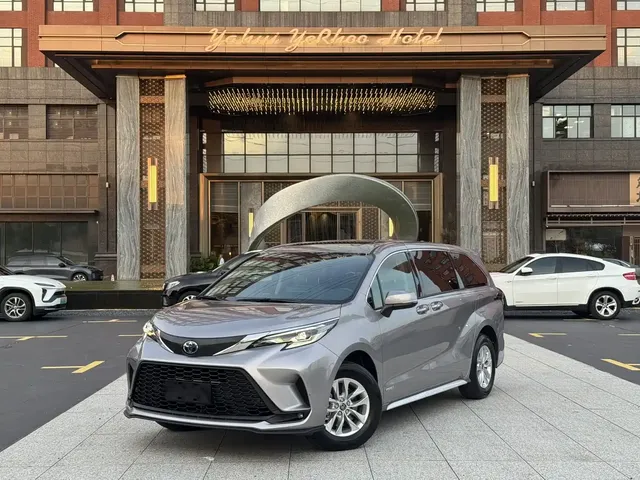 Toyota Granvia 2023 2.5L Hybrid Comfort Edition