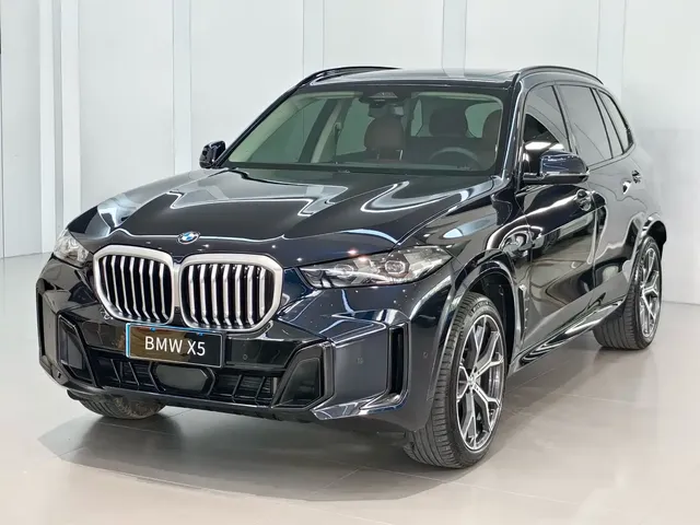 BMW X5 2023 xDrive 30Li Premium M Sport Black Night Package