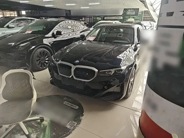 BMW i3 2022 eDrive 35 L