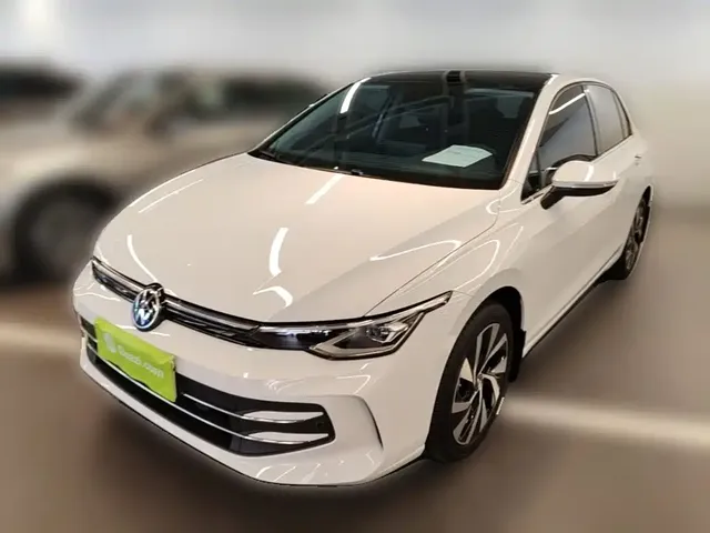 Volkswagen Golf 2025 300TSI Pro