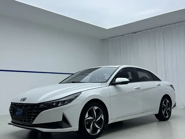 Hyundai Elantra 2021 1.5L CVT LUX Premium Edition