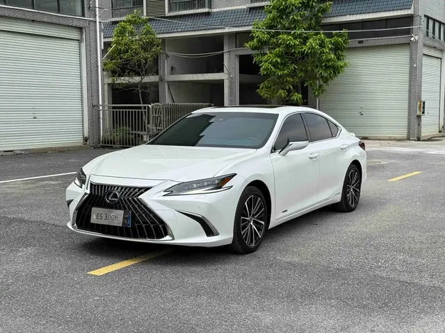 Lexus ES 2021 300h Luxury Edition