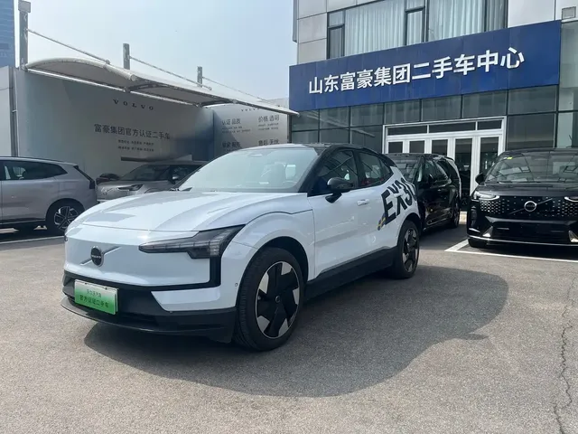 Volvo EX30 2025 RWD Long Range Ultra