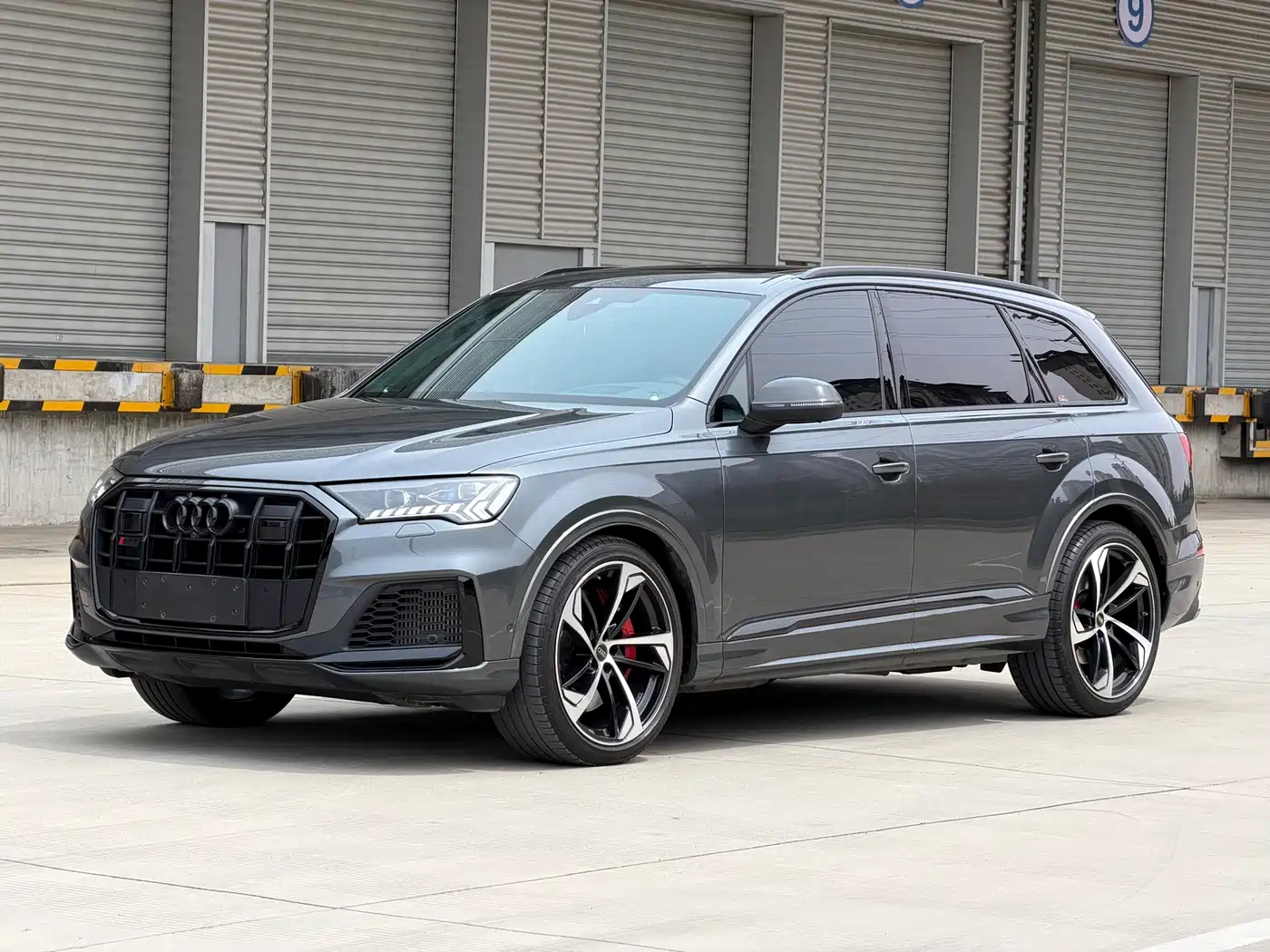 Audi SQ7 2024 4.0 TFSI Dark Knight Edition