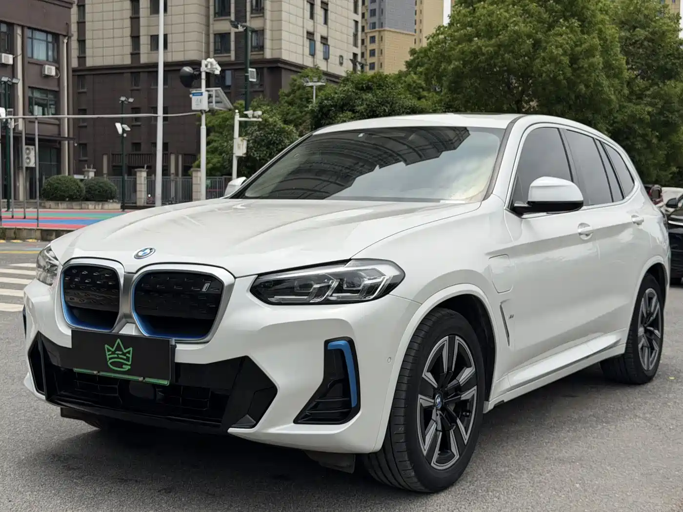 BMW iX3 2022 Leading Edition